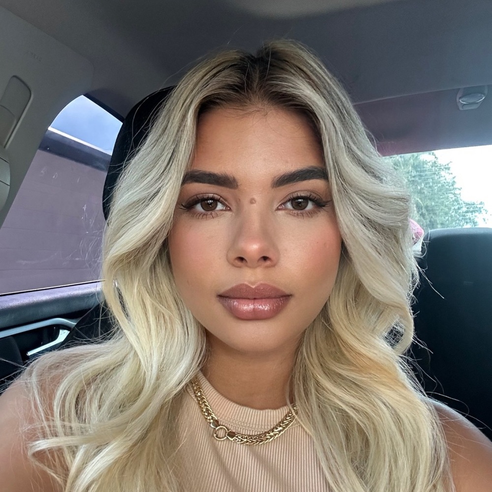 Meet your Posher, Claudia